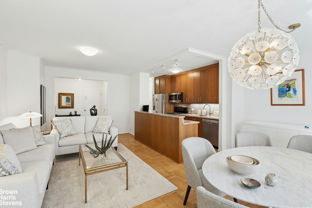 20 Sutton Place South, Unit 6B photo 2