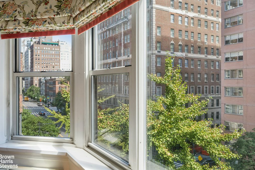 20 Sutton Place South, Unit 6B photo 4