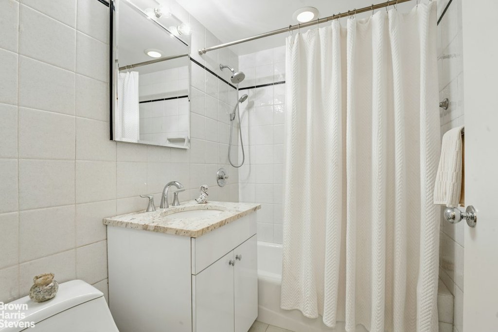 20 Sutton Place South, Unit 6B photo 7