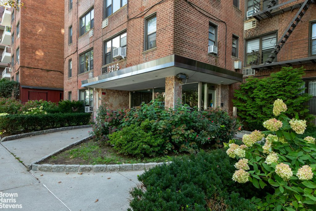 3215 Arlington Avenue, Unit 2A photo 2