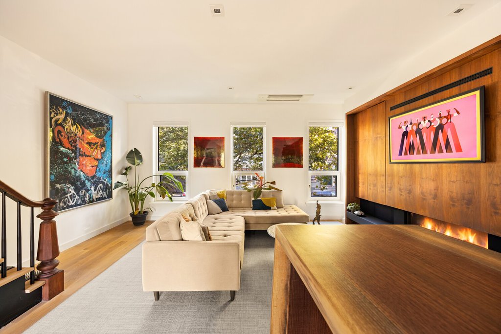 19 Conselyea Street – For Sale photo 2