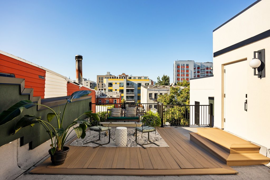 19 Conselyea Street – For Sale photo 16