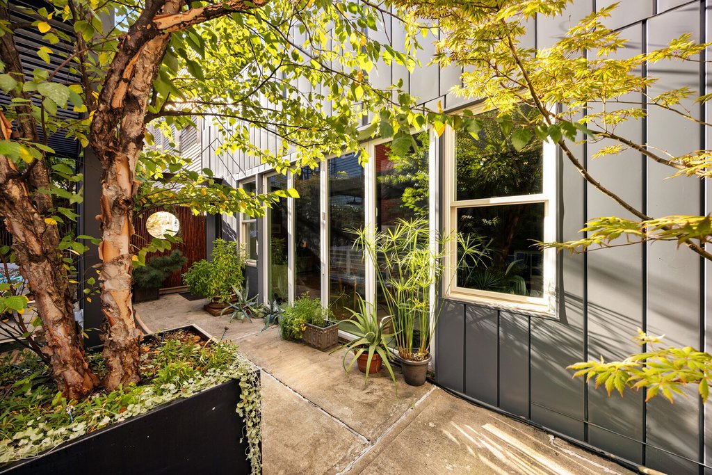 19 Conselyea Street – For Sale photo 23