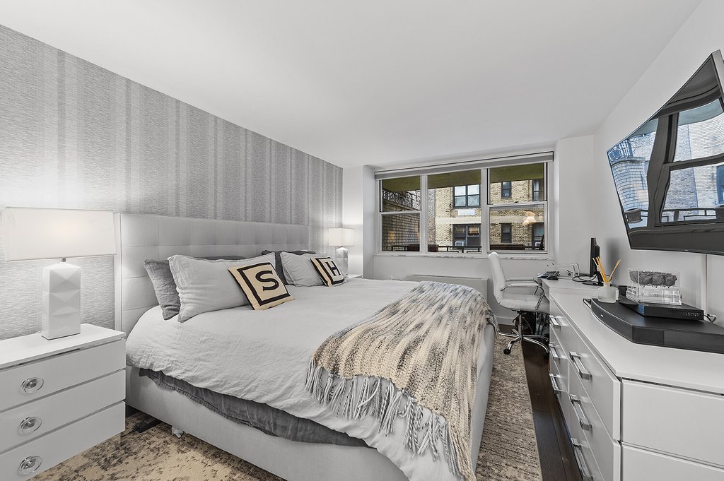 222 East 80th Street, Unit 8G photo 3