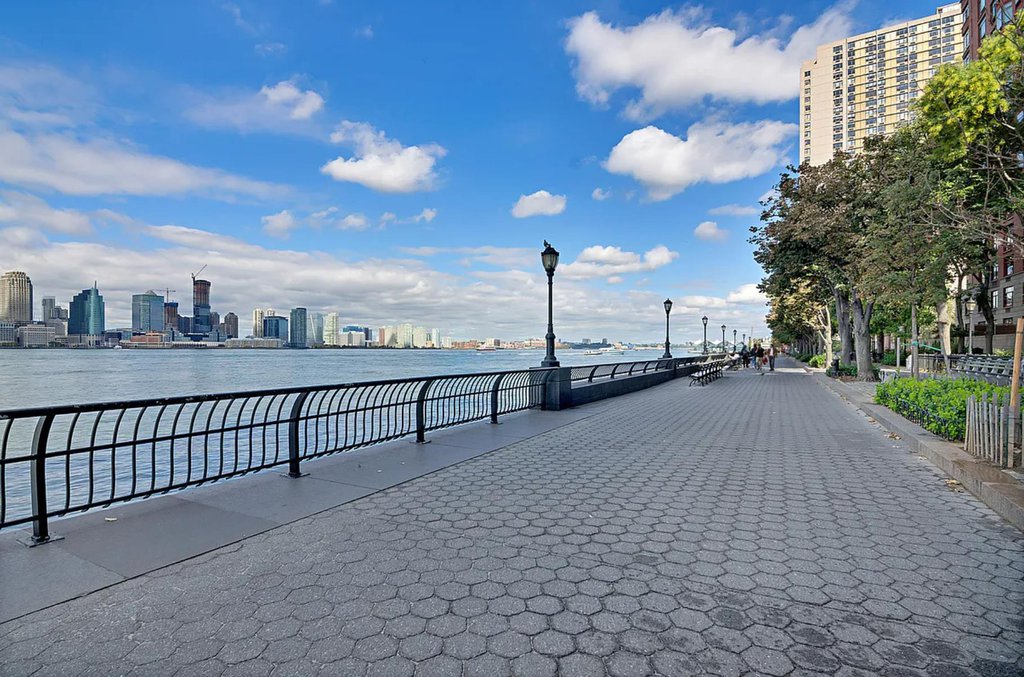 225 Rector Place, Unit PH2E photo 15