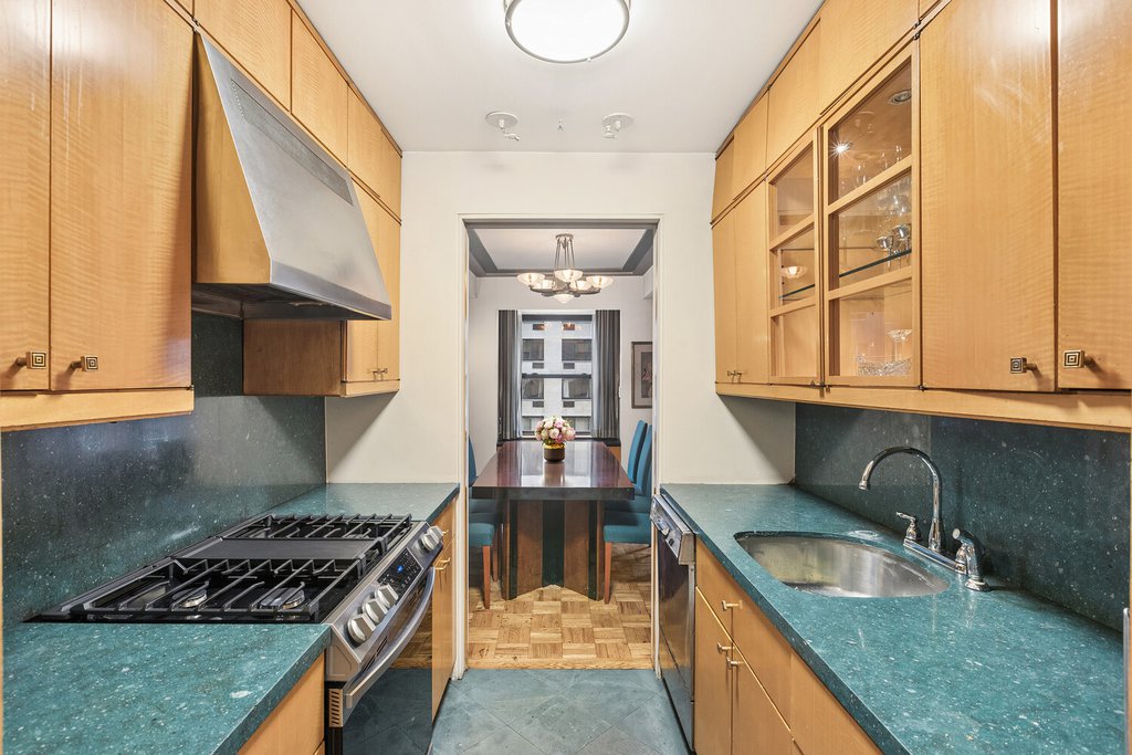 301 East 48th Street, Unit 8F photo 4