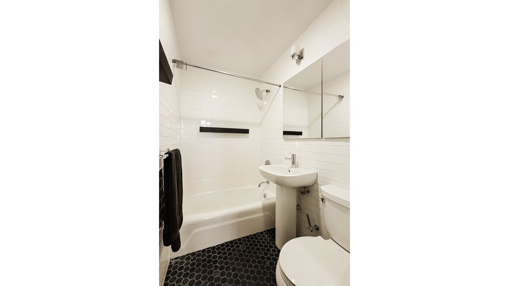 410 West 23rd Street, Unit 1D photo 5