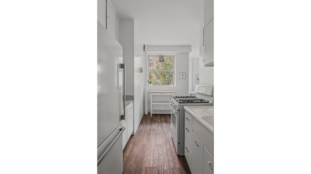 80 La Salle Street, Unit 5H photo 4