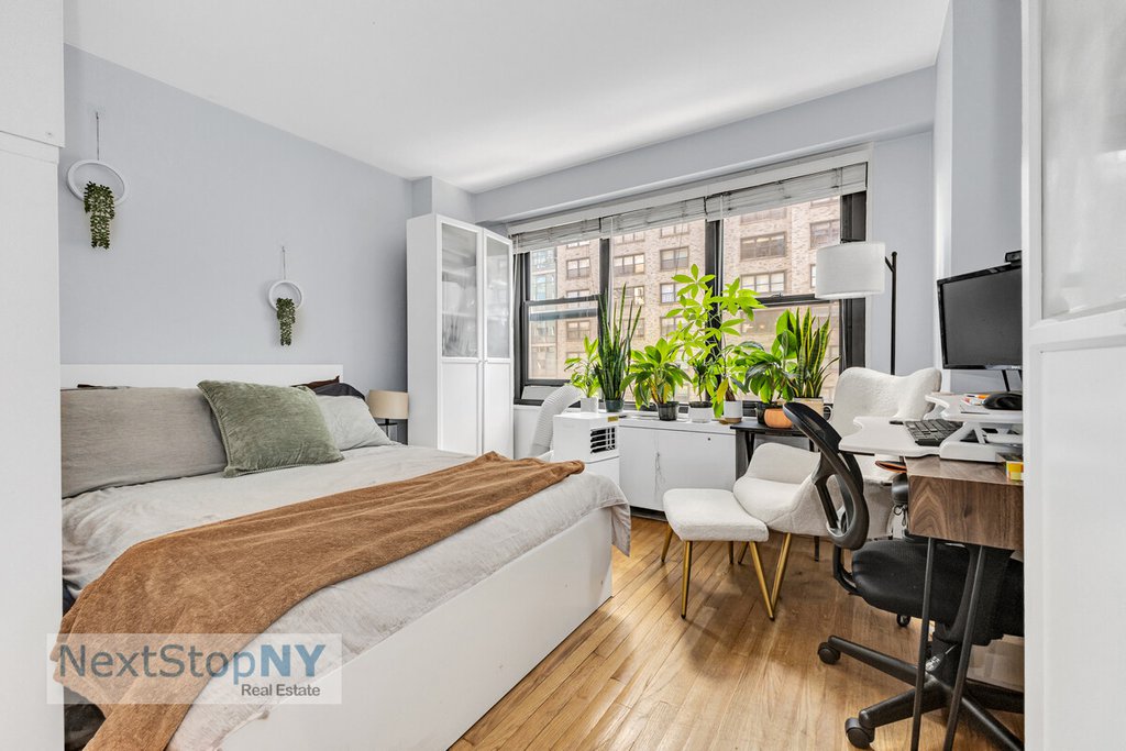 220 East 57th Street, Unit 8E photo 3