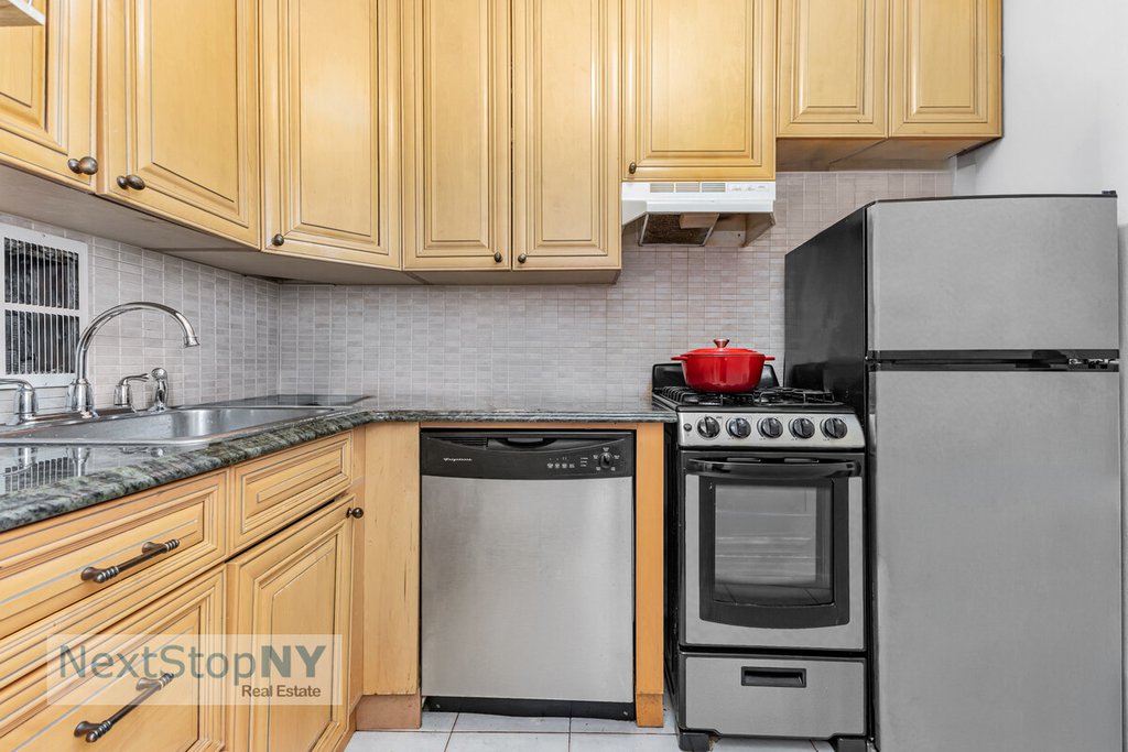 220 East 57th Street, Unit 8E photo 4