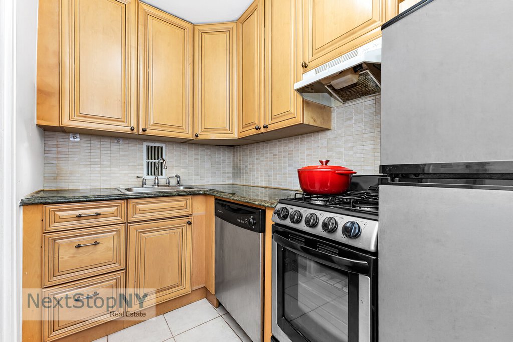 220 East 57th Street, Unit 8E photo 5