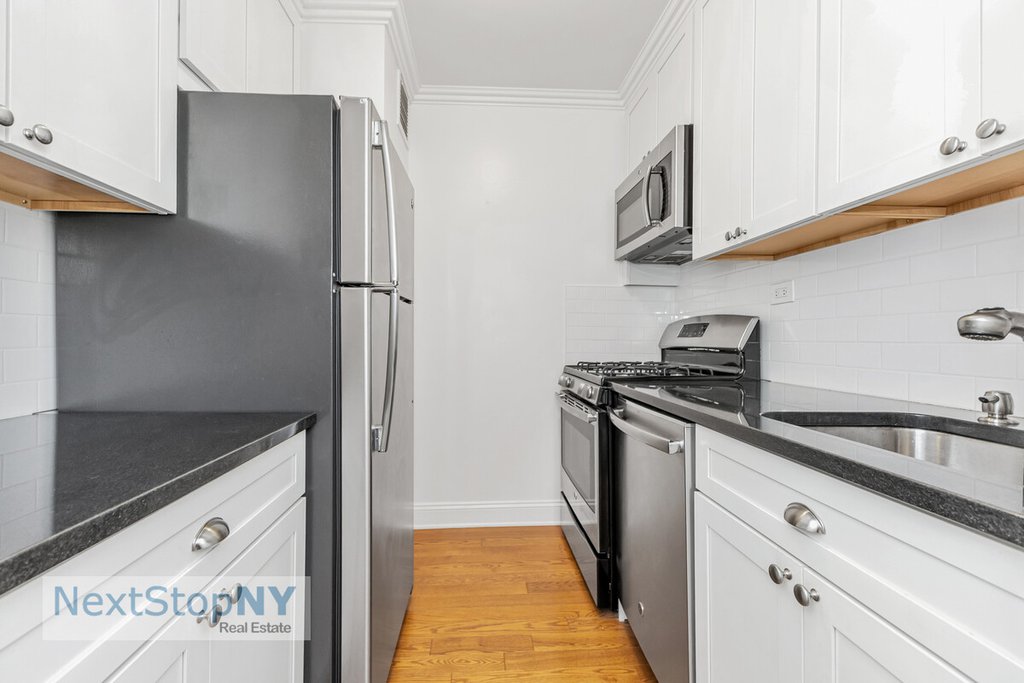 245 East 54th Street, Unit 10A photo 4