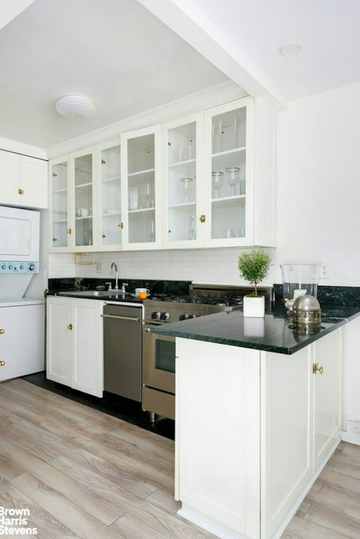 31 Gramercy Park South, Unit 4B photo 7