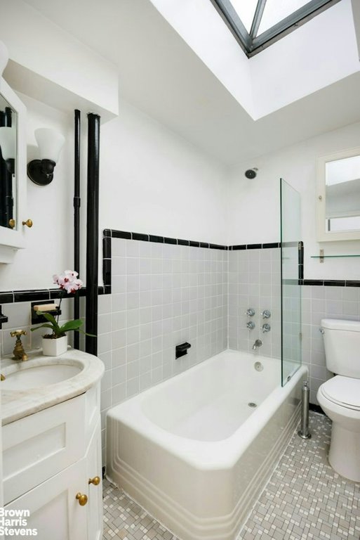 31 Gramercy Park South, Unit 4B photo 9