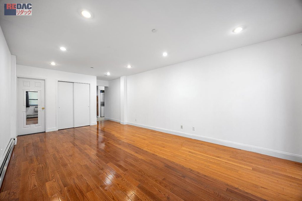 27-16 41st Avenue, Unit 3C photo 4