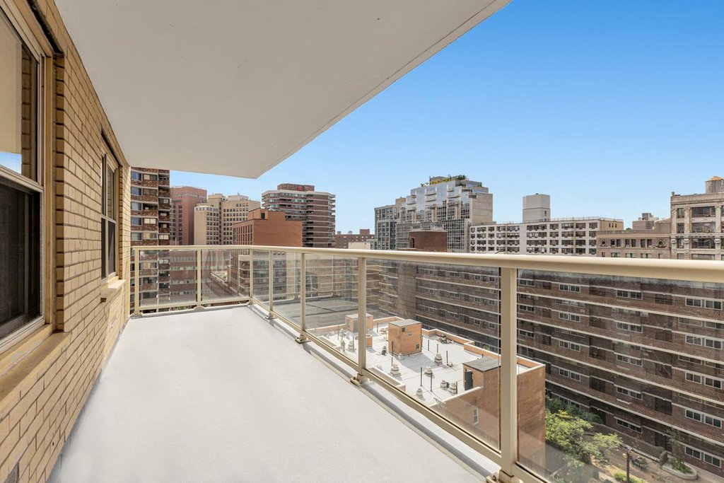 305 East 24th Street, Unit 14T photo 4