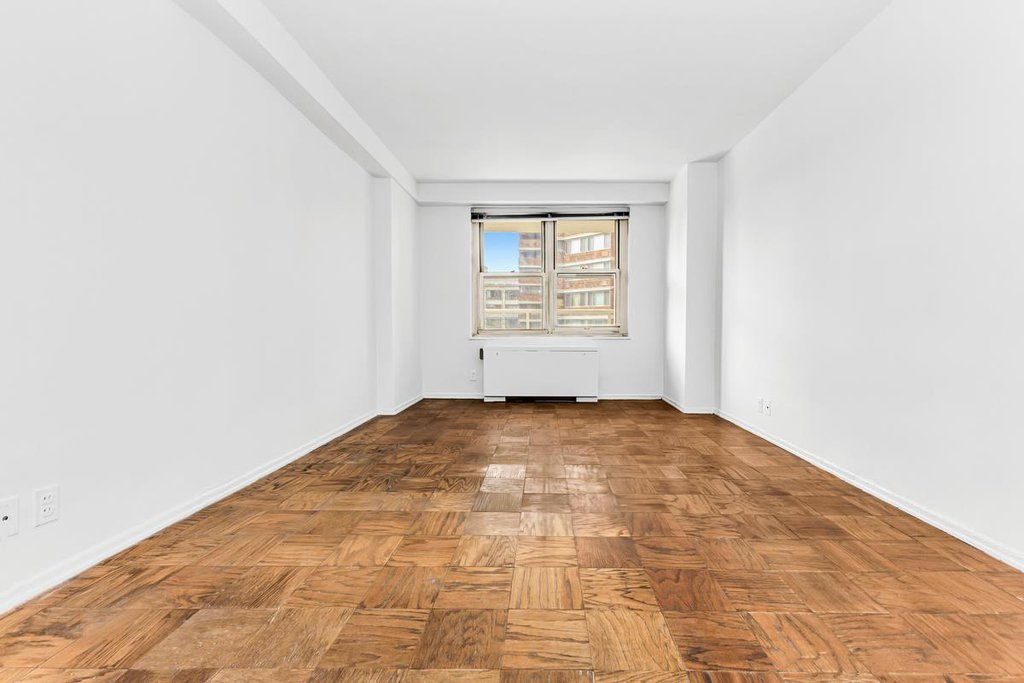 305 East 24th Street, Unit 14T photo 5