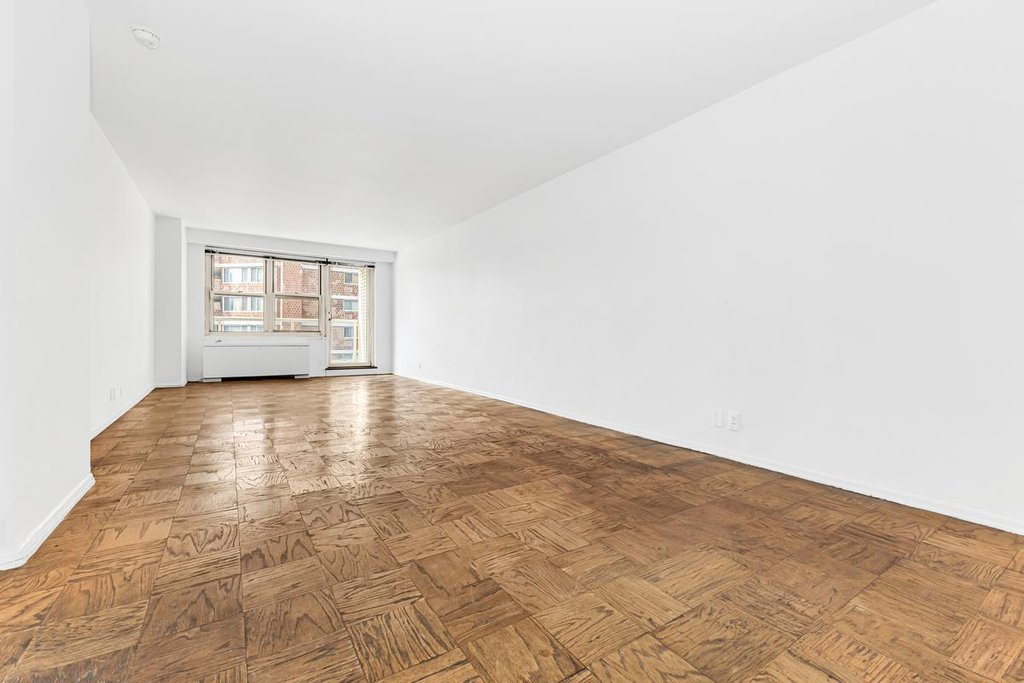 305 East 24th Street, Unit 14T photo 6