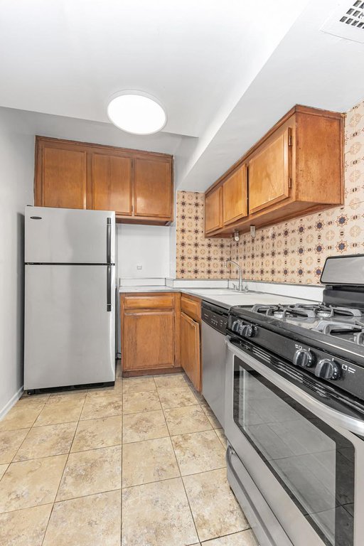 305 East 24th Street, Unit 14T photo 8