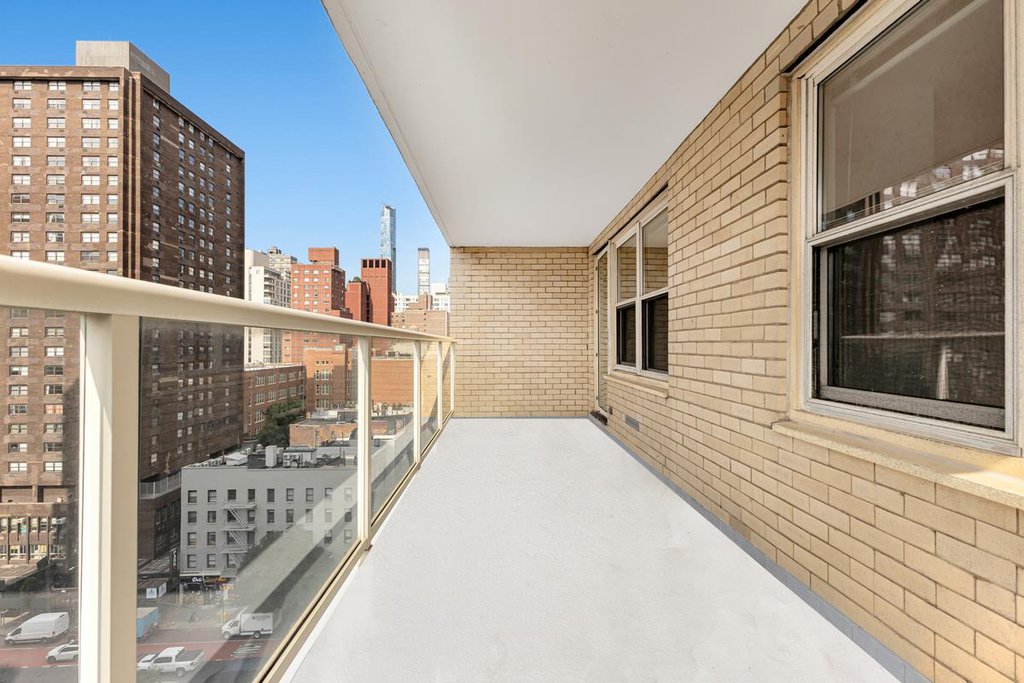 305 East 24th Street, Unit 14T photo 9