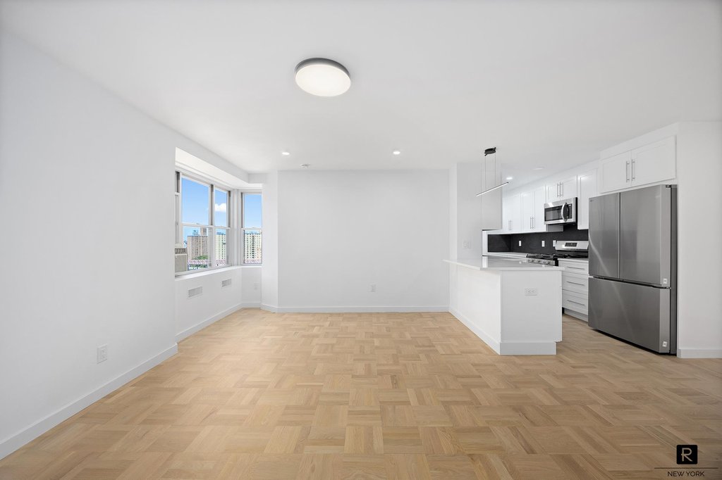 477 FDR Drive, Unit M1602