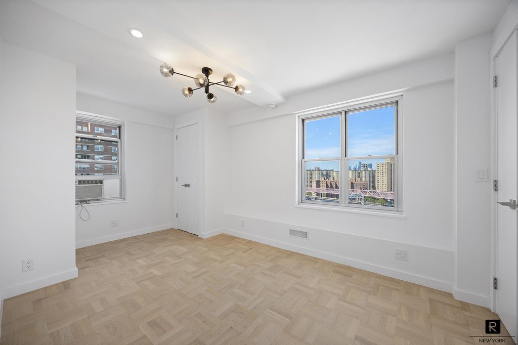 477 FDR Drive, Unit M1602 photo 10