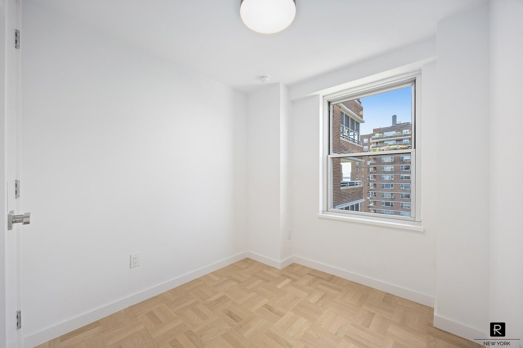 477 FDR Drive, Unit M1602 photo 13