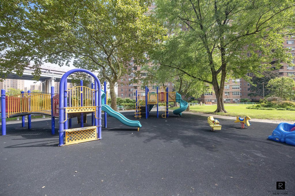 477 FDR Drive, Unit M1602 photo 22