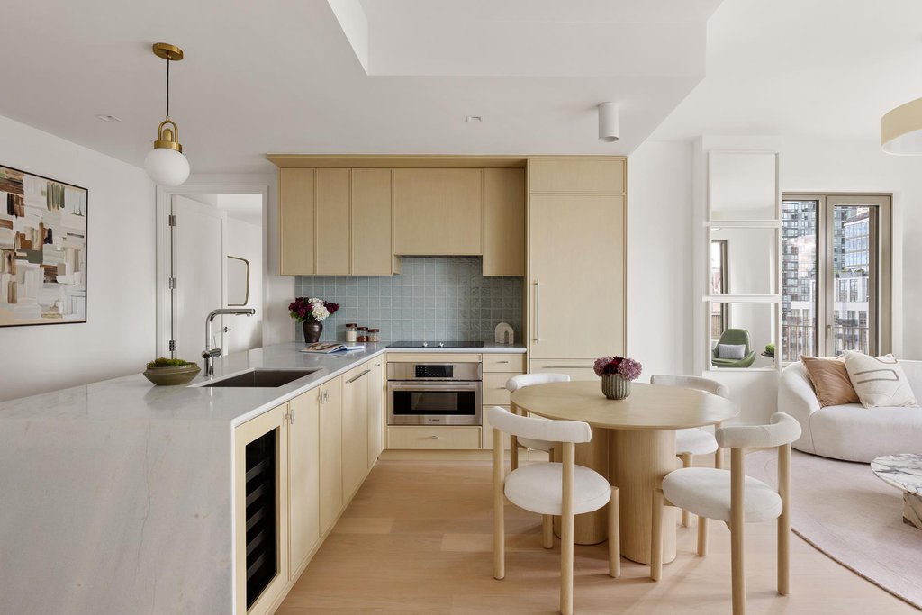24-01 Queens Plaza North, Unit 1402 photo 4