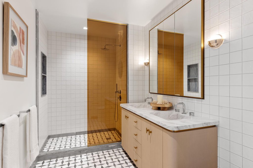 24-01 Queens Plaza North, Unit 1402 photo 8