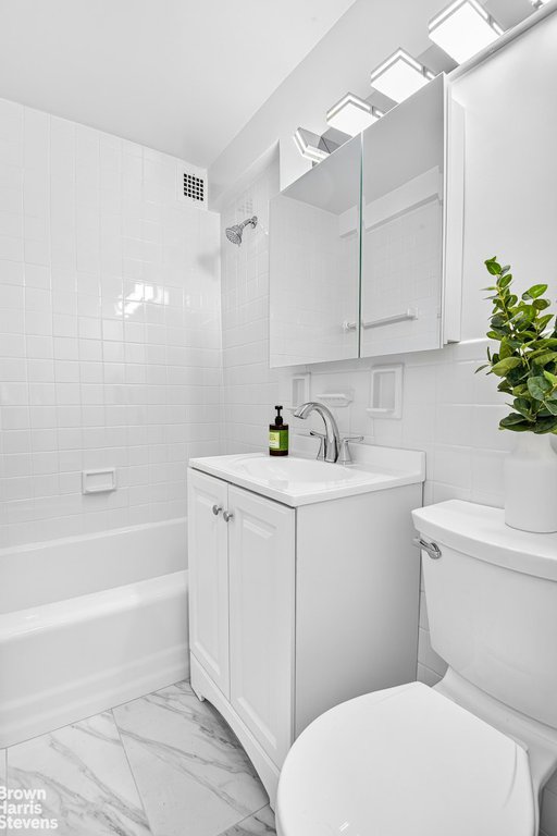 520 East 72nd Street, Unit 1J photo 6