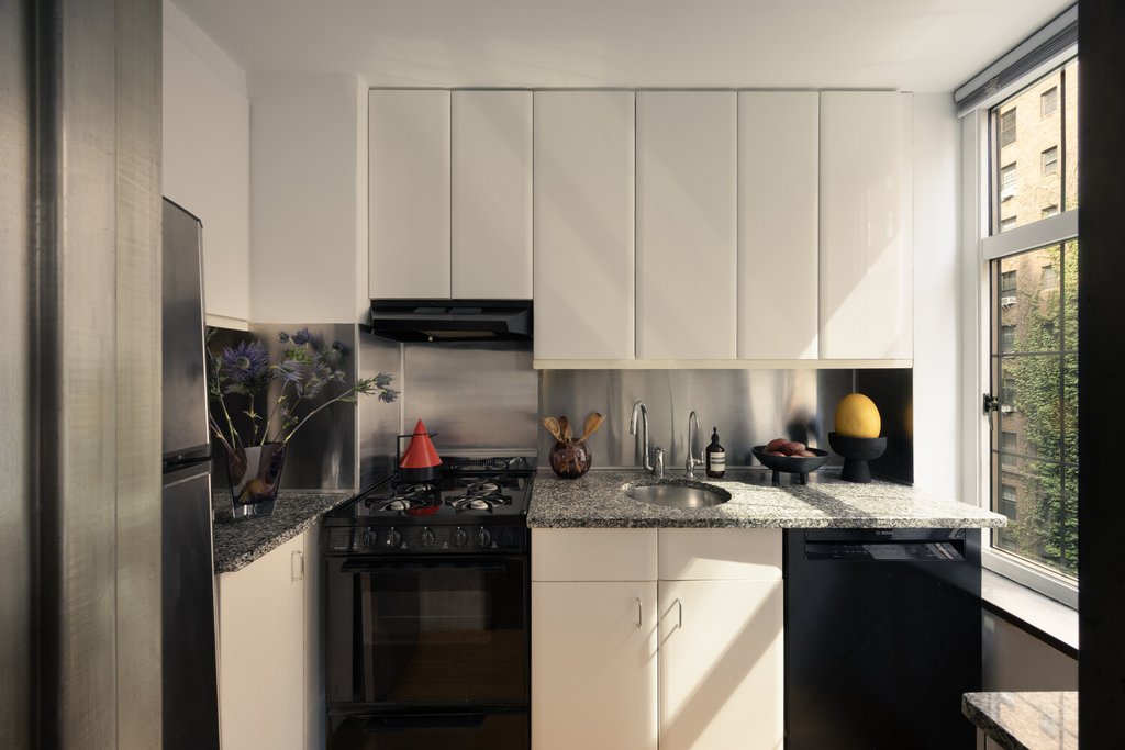 405 West 23rd Street, Unit 5I photo 6