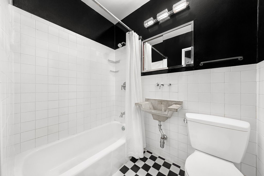 221 West 14th Street, Unit 3A photo 4