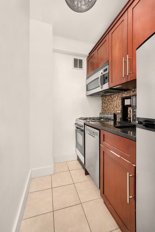 235 Adams Street, Unit 2G photo 3