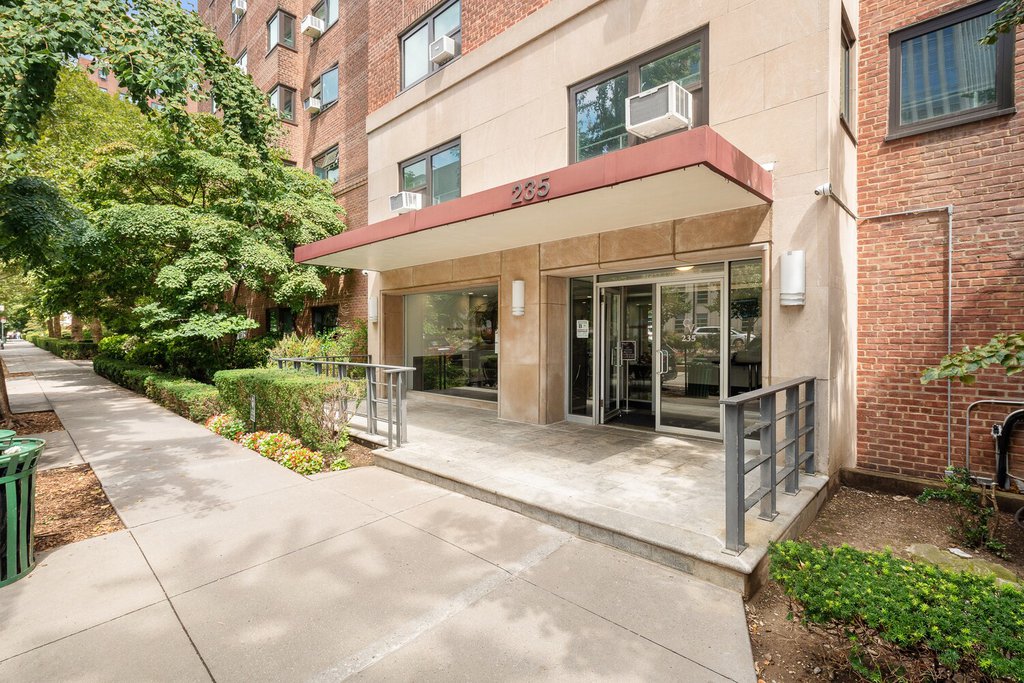 235 Adams Street, Unit 2G photo 8