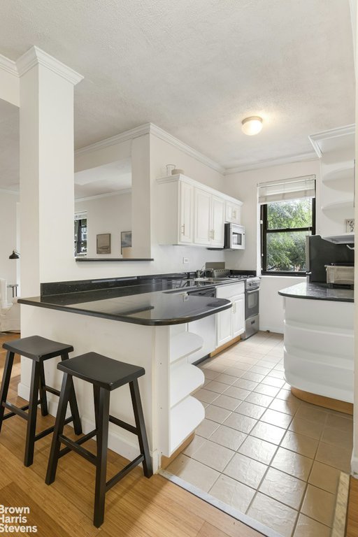 273 Bennett Avenue, Unit 2B photo 3