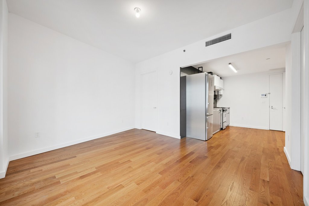 54 Noll Street, Unit 770 photo 3