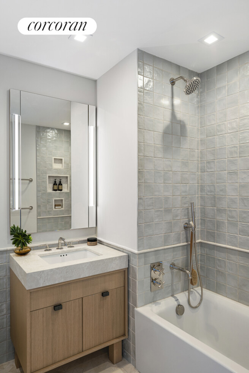 222 East Broadway, Unit 4C