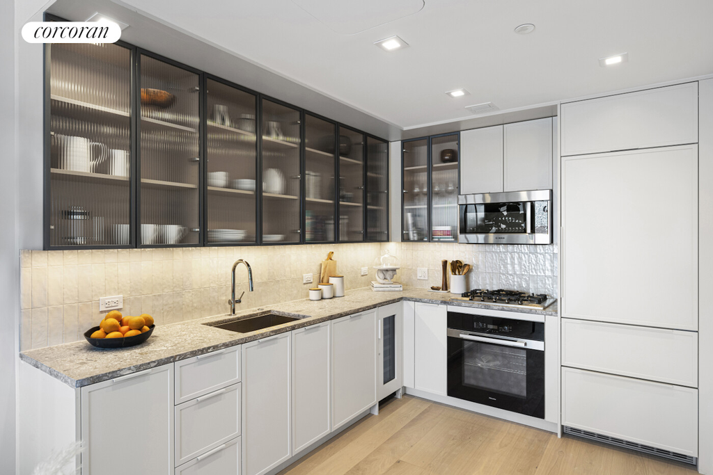 222 East Broadway, Unit 4C photo 3