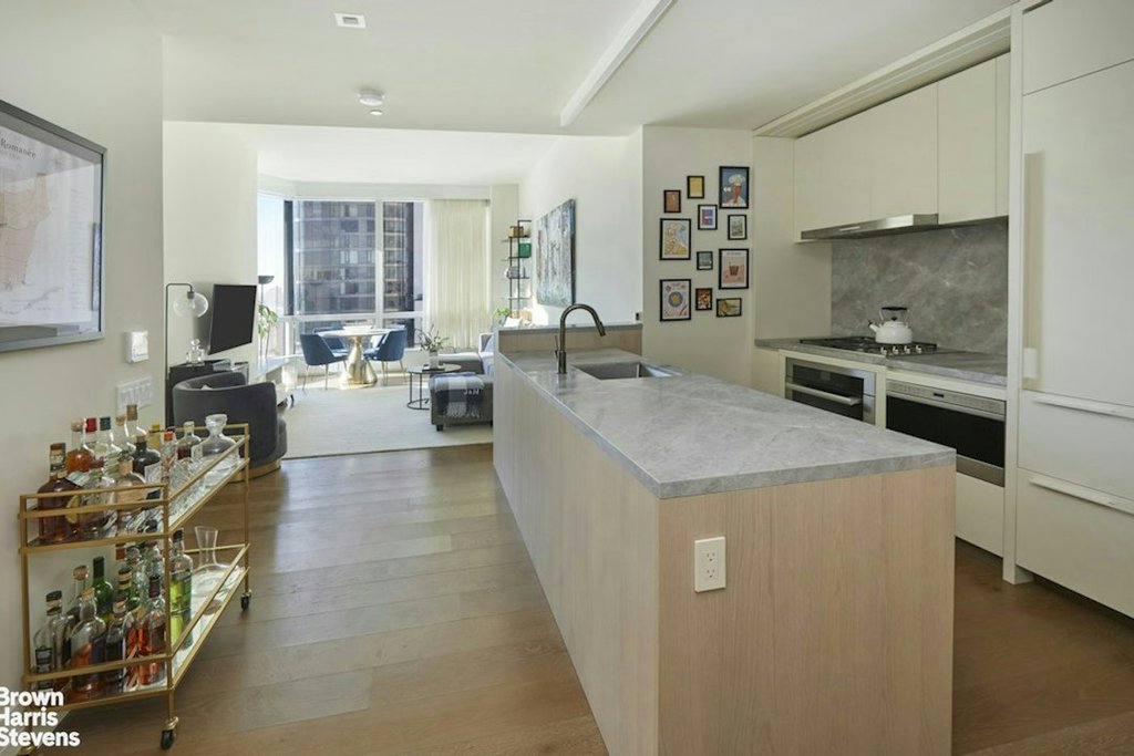 77 Greenwich Street, Unit 15B photo 5