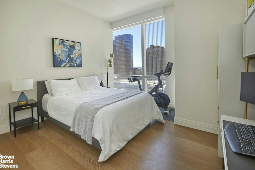 77 Greenwich Street, Unit 15B photo 8