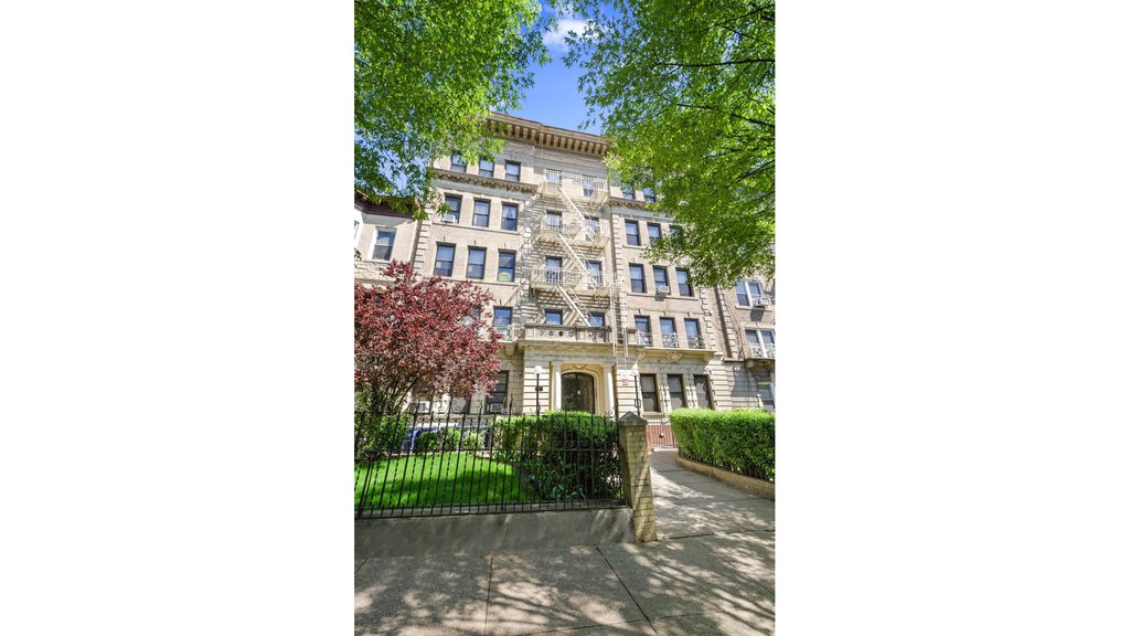 465 Eastern Parkway, Unit D photo 5