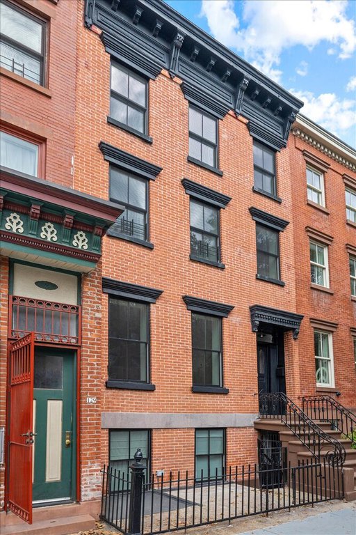 131 Kane Street – For Sale photo 2