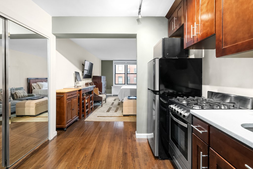 229 East 28th Street, Unit 5L photo 3