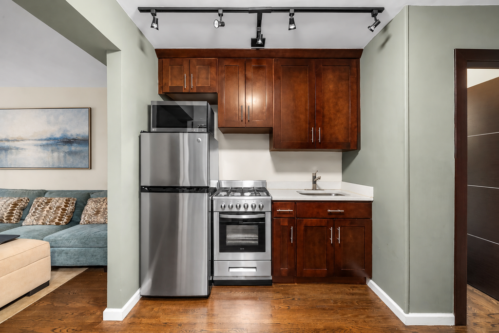 229 East 28th Street, Unit 5L photo 4