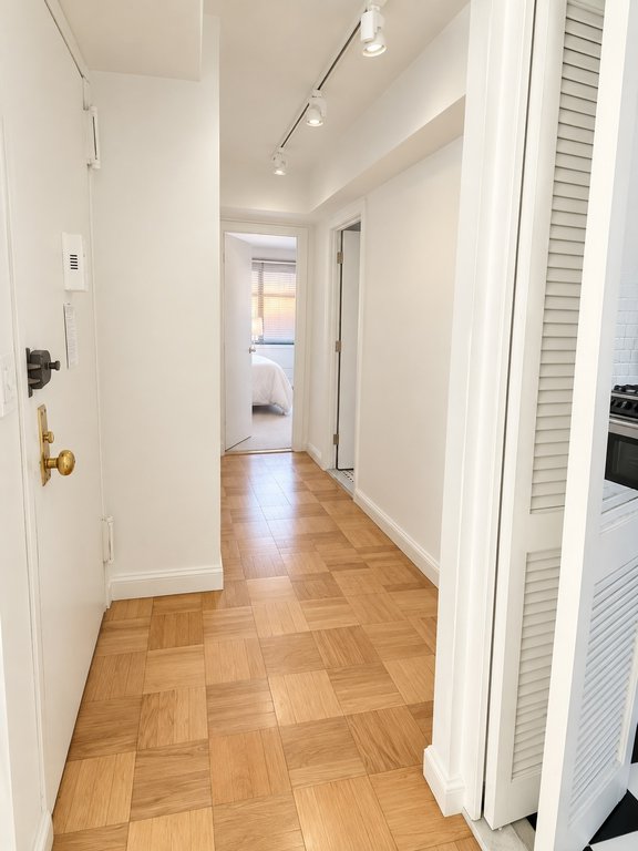 153 East 57th Street, Unit 21B photo 12