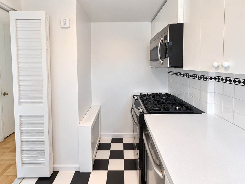 153 East 57th Street, Unit 21B photo 17