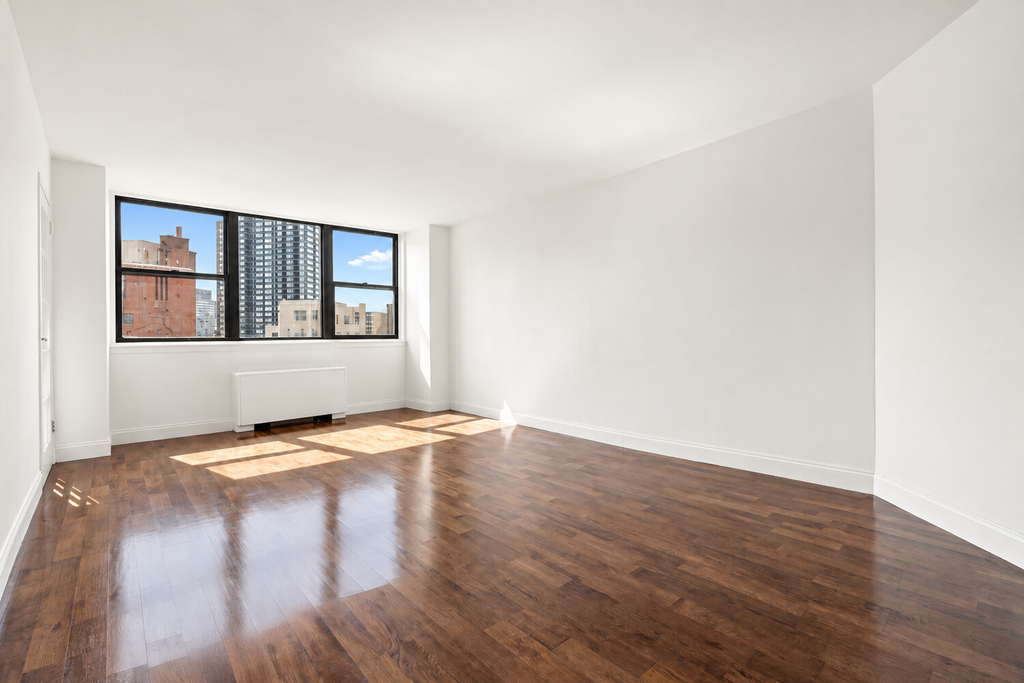 225 East 36th Street, Unit 16H photo 2