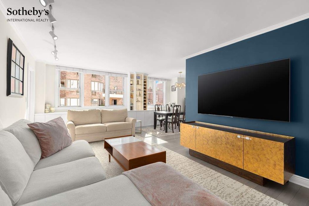 201 East 36th Street, Unit 16B photo 3