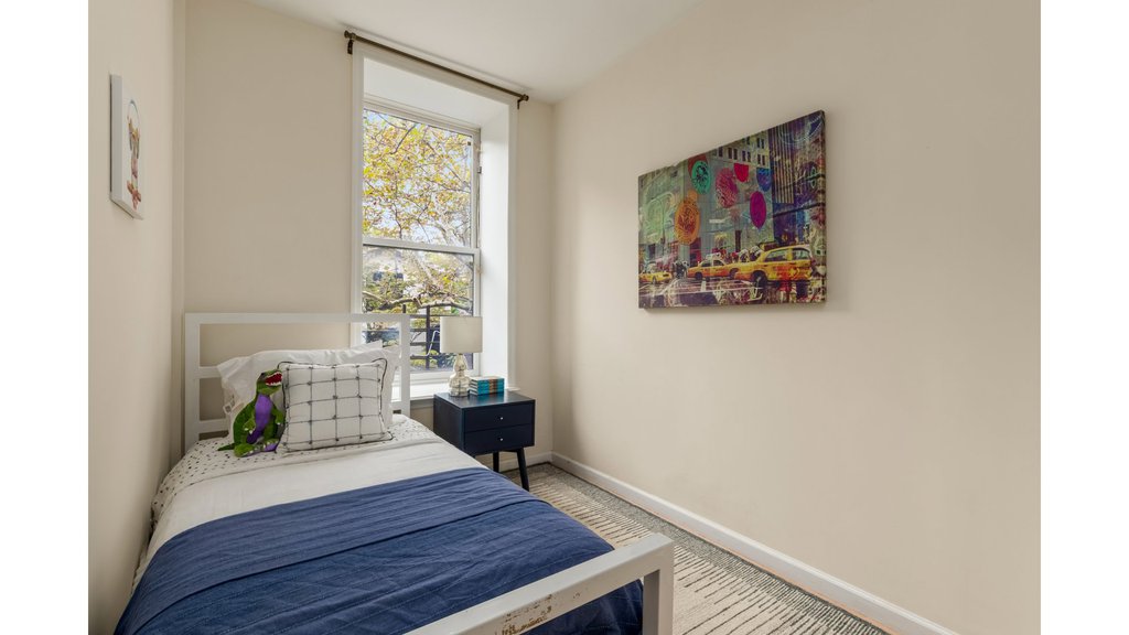 82 Sterling Place, Unit 4 photo 11